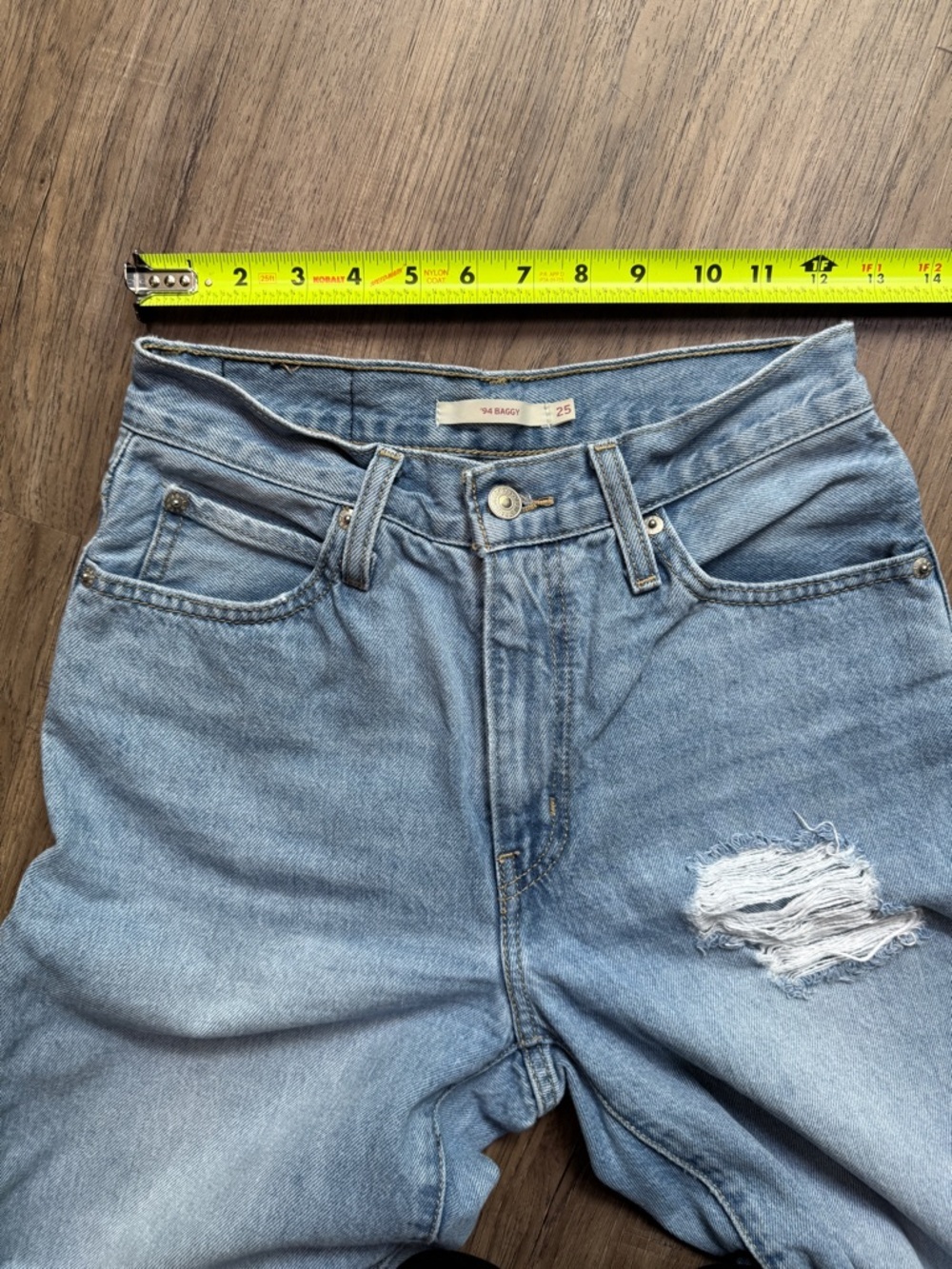 Levi Strauss & Co '94 Baggy Light Wash Distressed Jeans - Size 25x31 - Picture 6 of 13